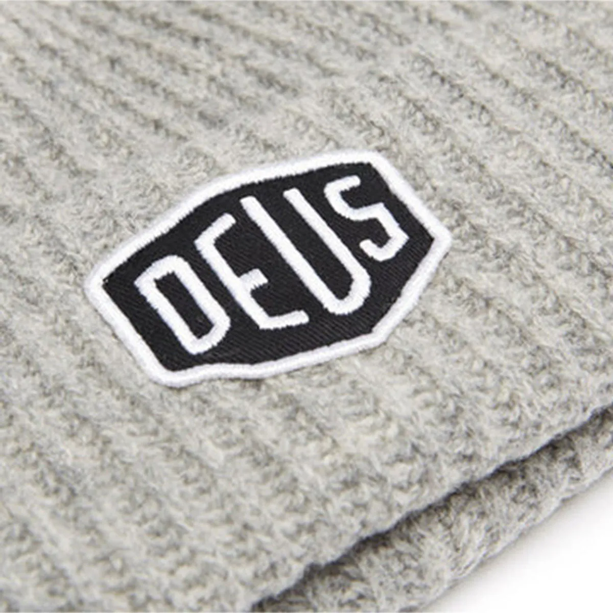 DEUS EX MACHINA - SHIELD BEANIE CHARCOAL【DMW47269】